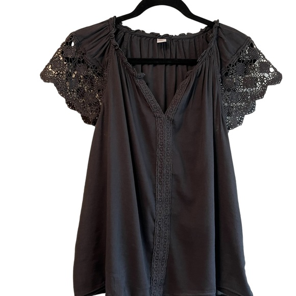 Old Navy Tops - Old Navy black short lace sleeve top, size medium